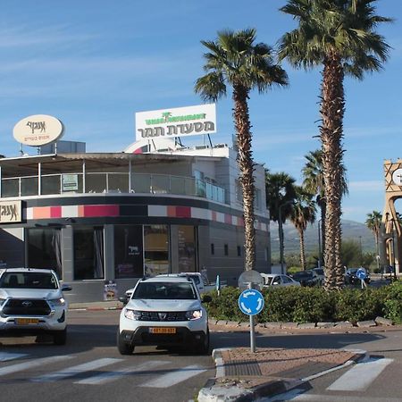 شقة ميغدال  في נוף הארבל עם חלון לכינרת المظهر الخارجي الصورة